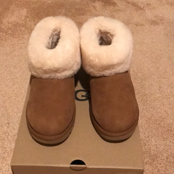 UGG - Picture 1 of 4